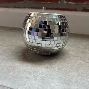 CHRISTIAN STRIANO Disco ball Up All Night
Soy Blend Candle 11.28 oz / 319 g